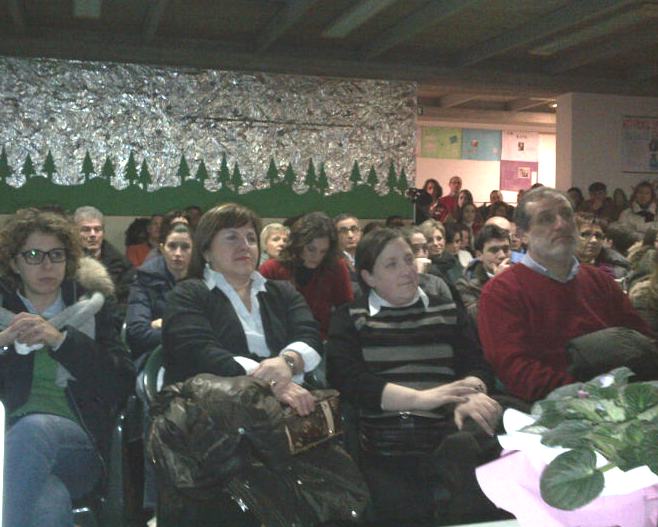 la sala delle scuole medie a Stienta