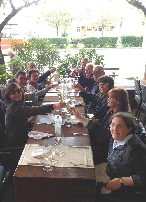 gli amici a pranzo